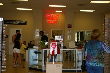 polaroid goggles price